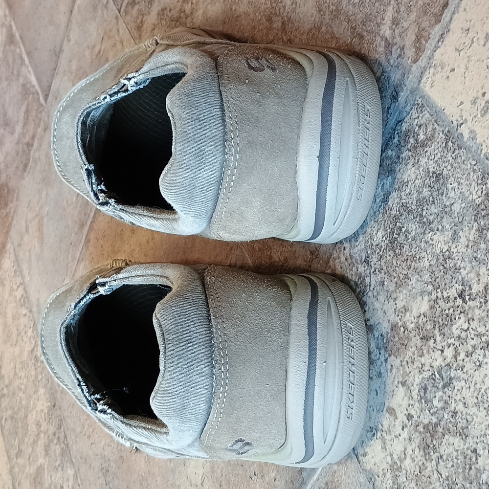 Skechers Relaxed Fit Memory Foam shoes size 7.5 - Picture 6 of 10